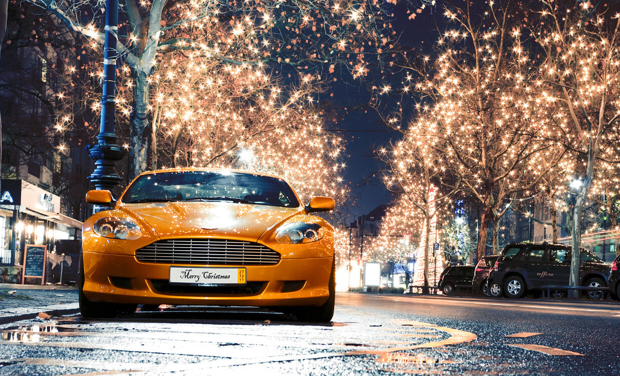 Фото бесплатно Aston Martin, машины, гирлянда