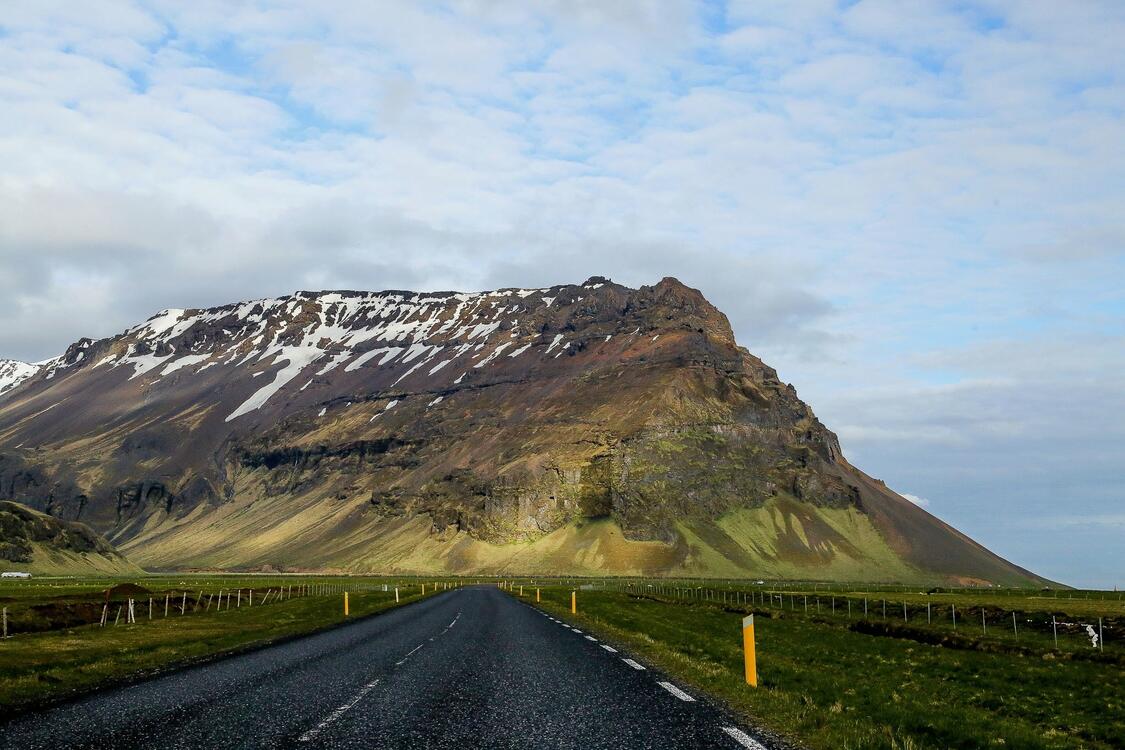Фото бесплатно обои длинная дорога, поле, горы